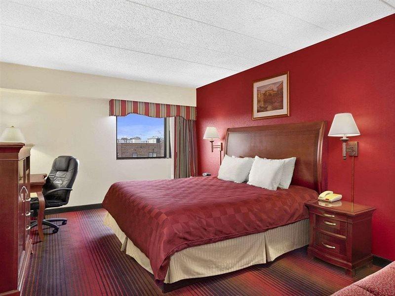 Hotel Ramada By Wyndham East Orange Exterior foto
