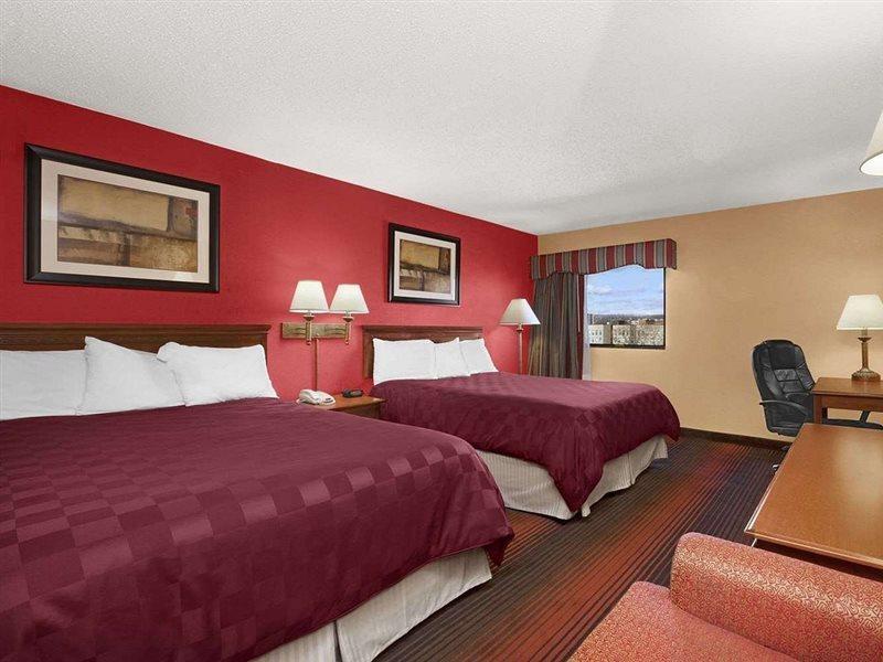 Hotel Ramada By Wyndham East Orange Exterior foto