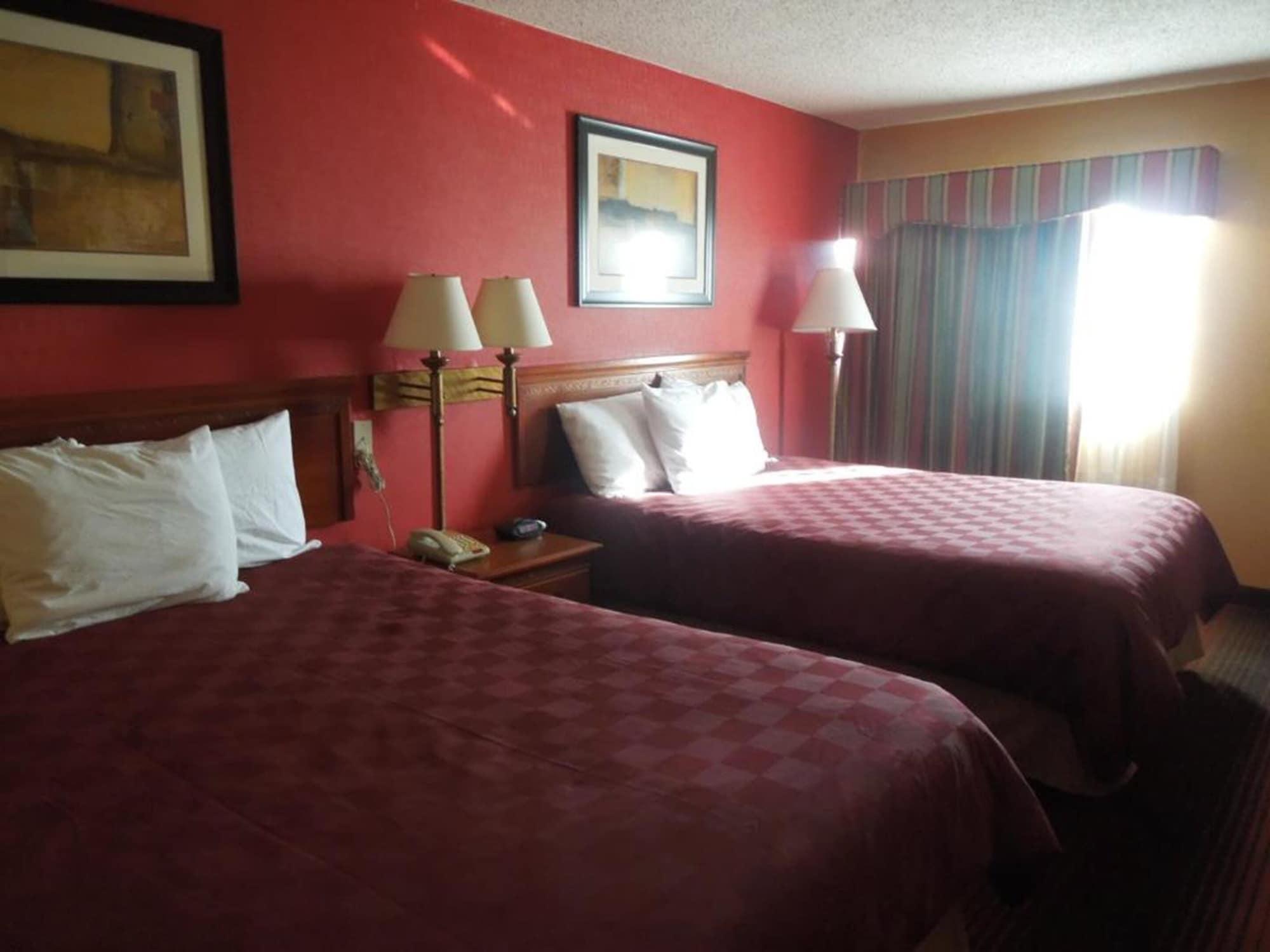 Hotel Ramada By Wyndham East Orange Exterior foto