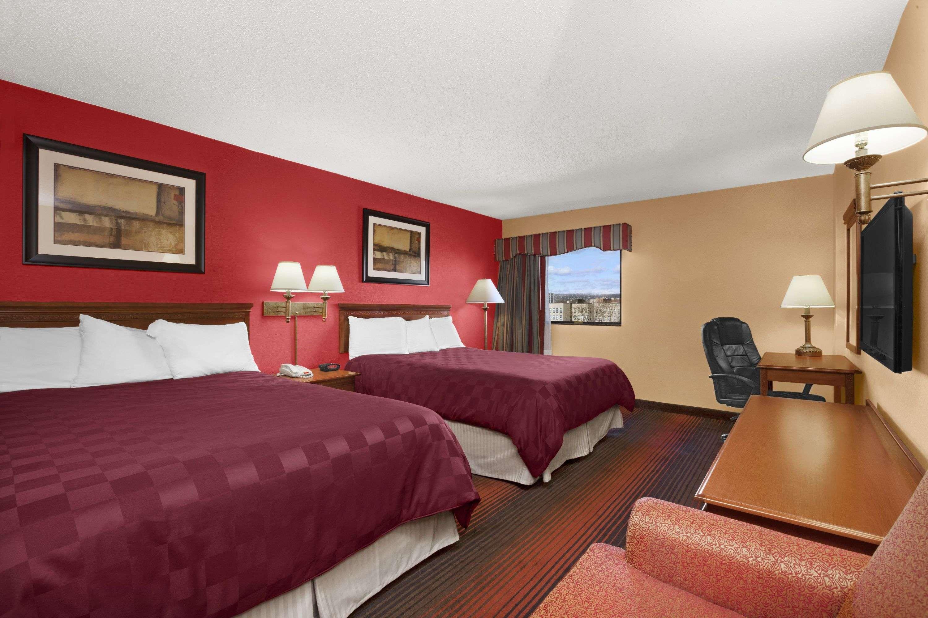 Hotel Ramada By Wyndham East Orange Exterior foto