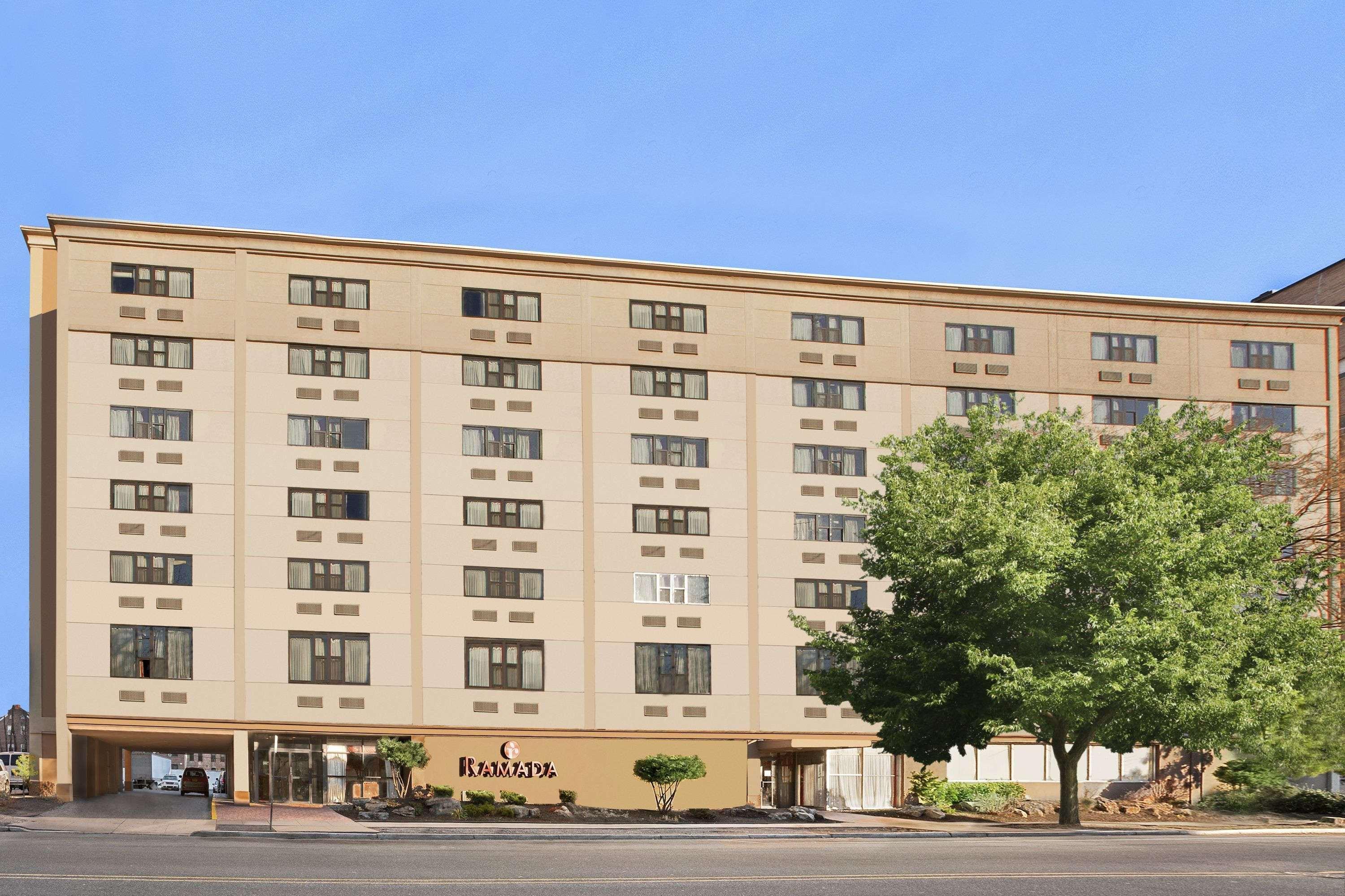Hotel Ramada By Wyndham East Orange Exterior foto