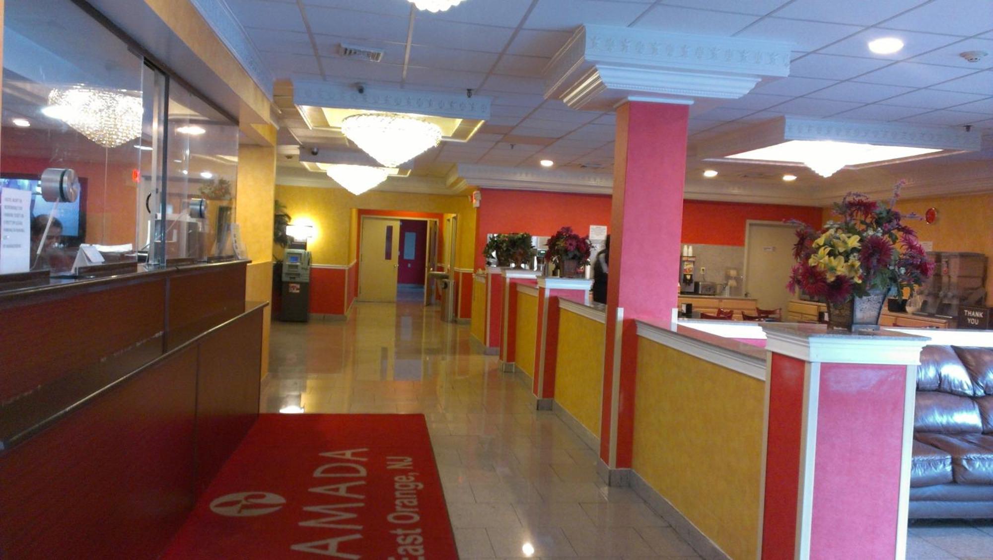 Hotel Ramada By Wyndham East Orange Exterior foto