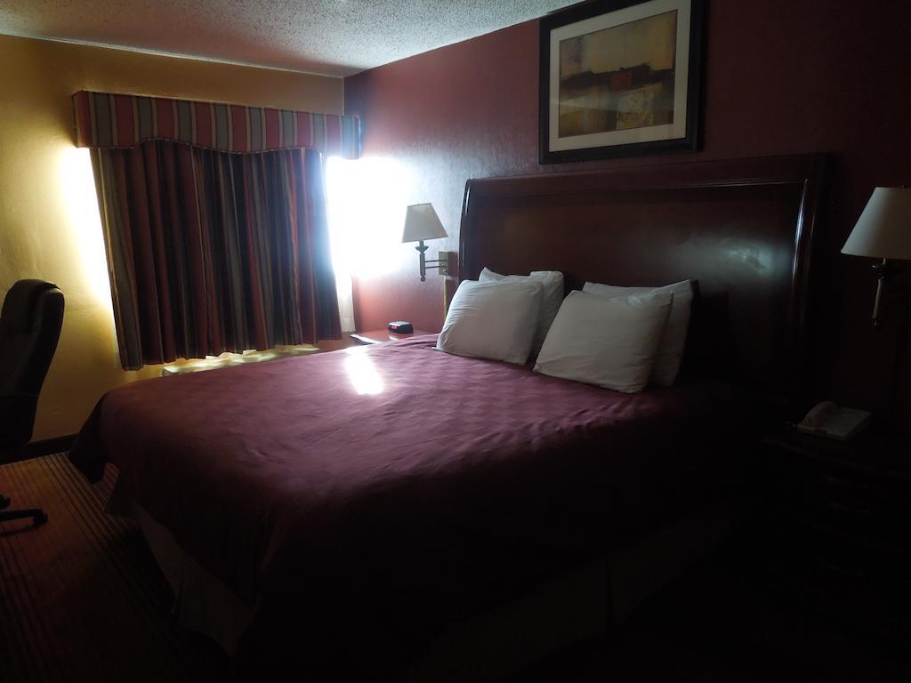 Hotel Ramada By Wyndham East Orange Exterior foto